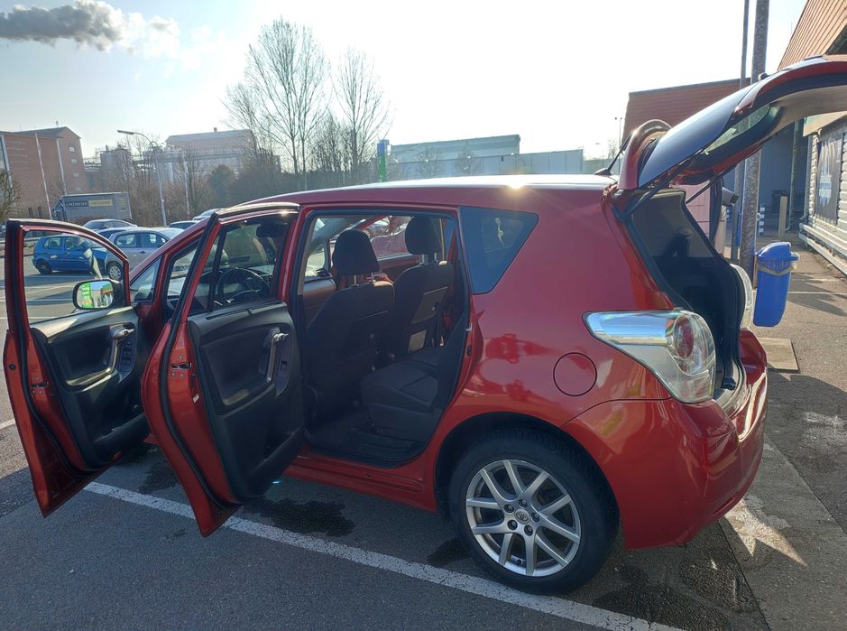 Toyota Verso 2.2 л. 7 місць