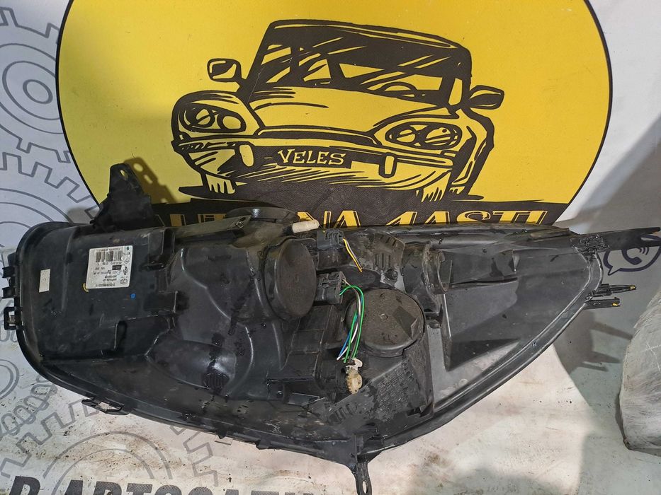 Фара передня права ліва  RENAULT CLIO IV 2013