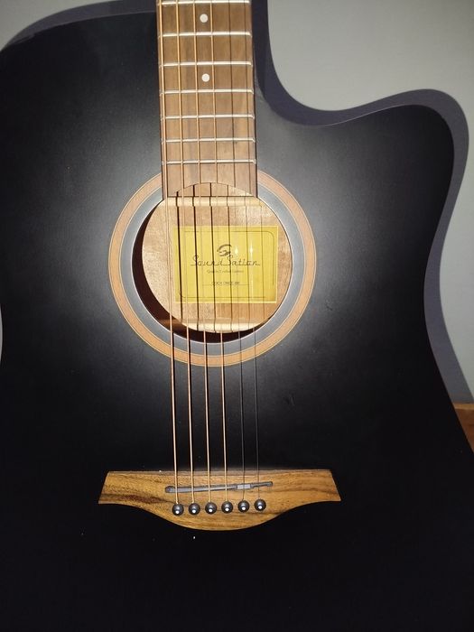 Soundsation  Guitarra acústica 
Dreadnought Cutaway c/preamp CODY 
DNC