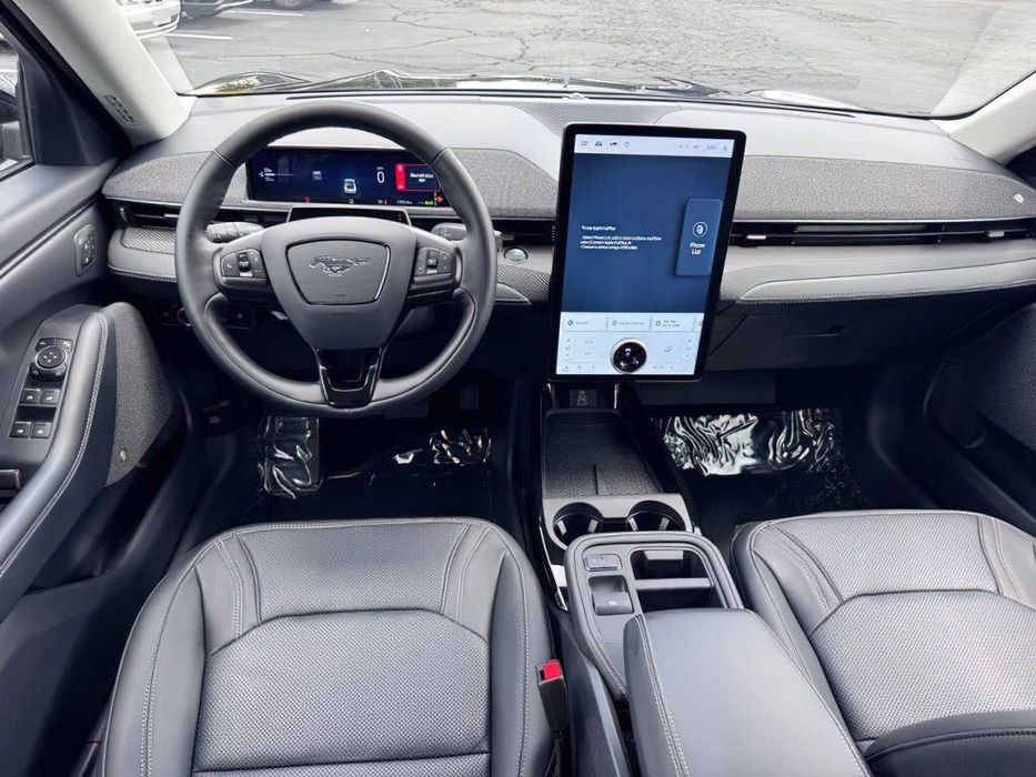 Ford Mustang Mach-E Premium      2025