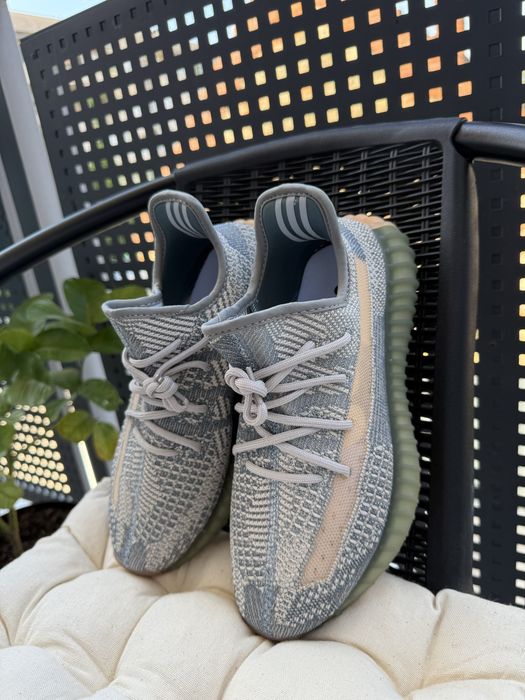 Чоловічі кросівки adidas Yeezy Boost 350 V2 нові