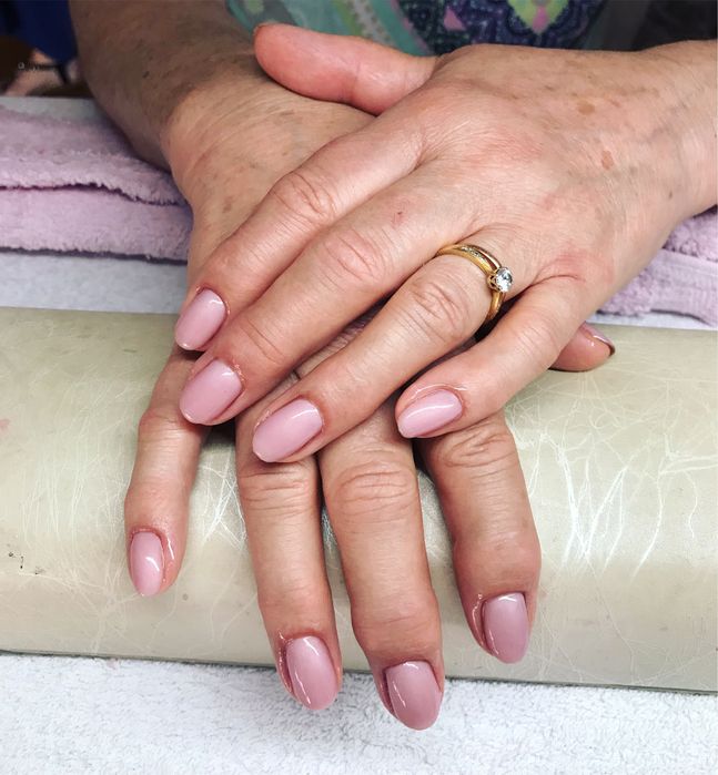 Unhas de gel e verniz gel (perto do ismai)
