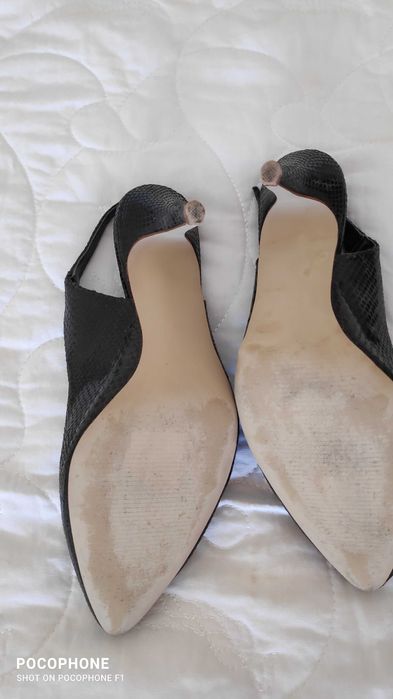 Sapatos pretos de salto marca H&M