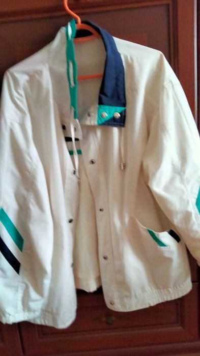 Женская ветровка р.52, двусторонняя