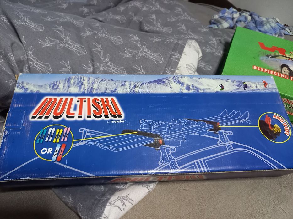 Uchwyt na narty do auta