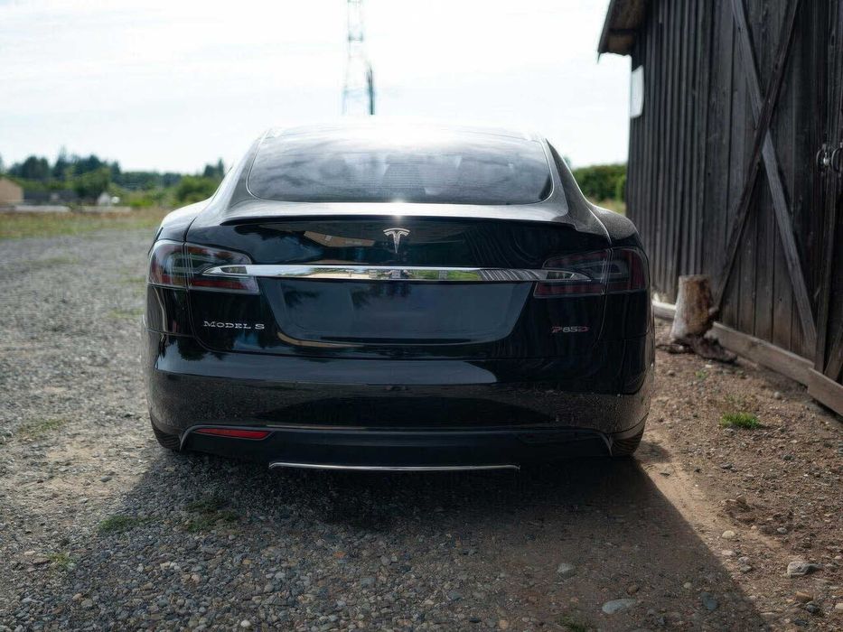 Tesla Model S P85D      2014