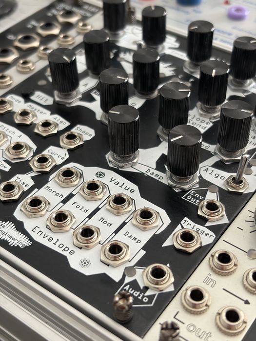 Eurorack Noise Engineering Loquelic Iteritas Percido oscylator VCO eurorack