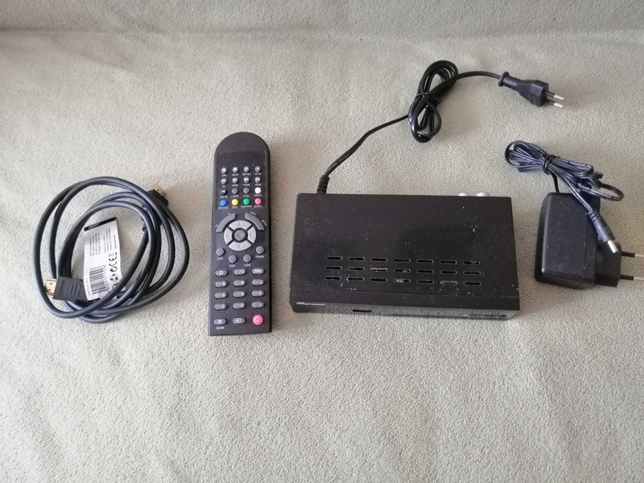 Zestaw do naziemnej telewizji cyfrowej z anteną i tunerem DVB-T2