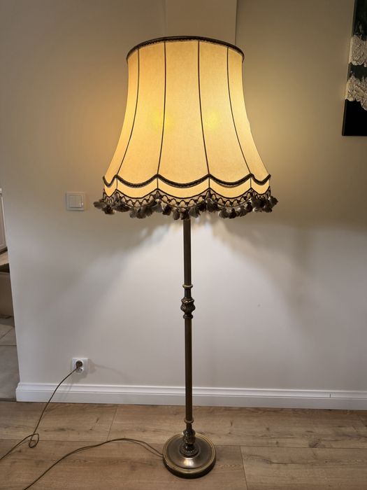 Ekskluzywna lampa podłogowa vintage – styl retro, ozdobny abażur, 2 światła