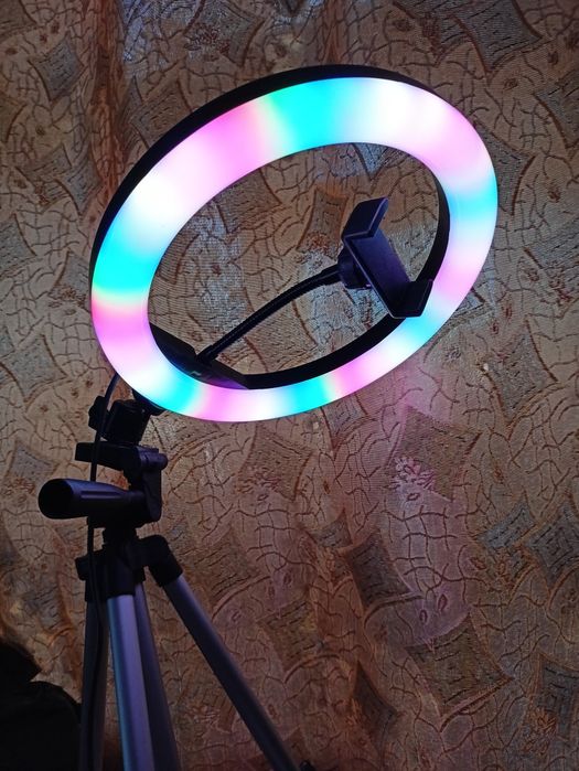Кольцевая LED лампа RGB MJ26 с креплением на телефон и трипод 3110