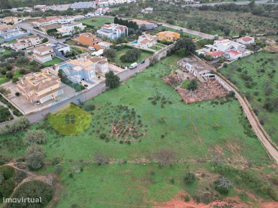 Moradia para remodelar em Lagoa num lote com 6770m2