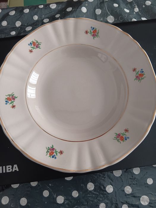 Pratos de sopa e sobremesa da fabrica de Sacavém