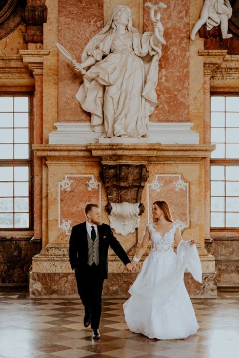 Suknia ślubna z trenem