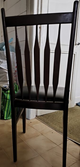 Quatro cadeiras de sala de jantar