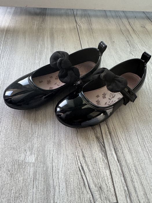 Buty dziewczęce, eleganckie, lakierki