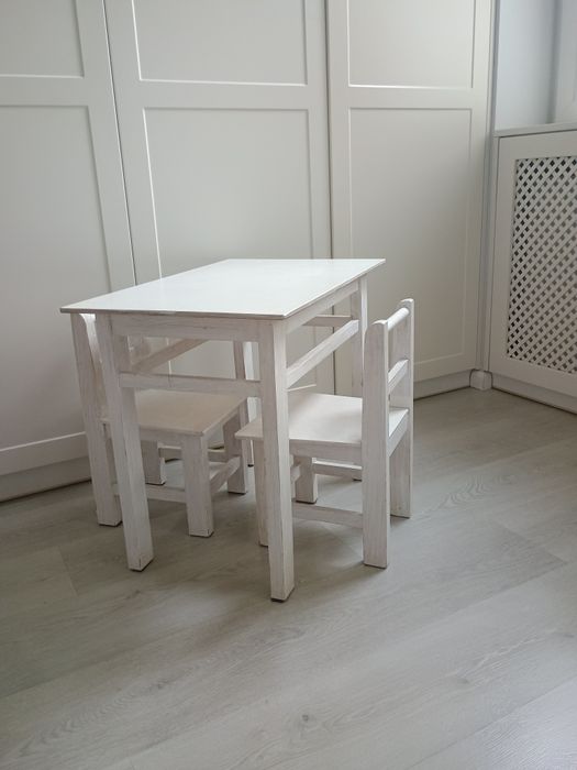 Stolik drewniany z krzesłami biały dla dzieci