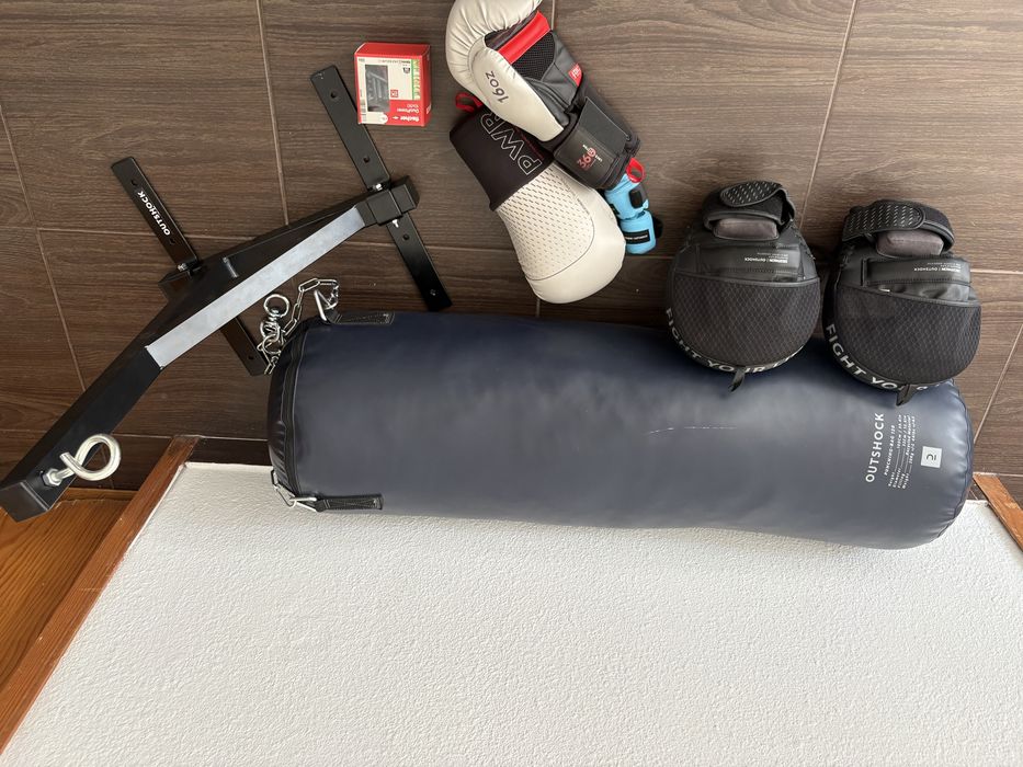Kit Completo Boxe/Muay Thai Outshock + Saco + Suporte (+ Brinde Kit Fixação)