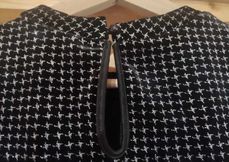 T-shirt curta brilhante NOVA