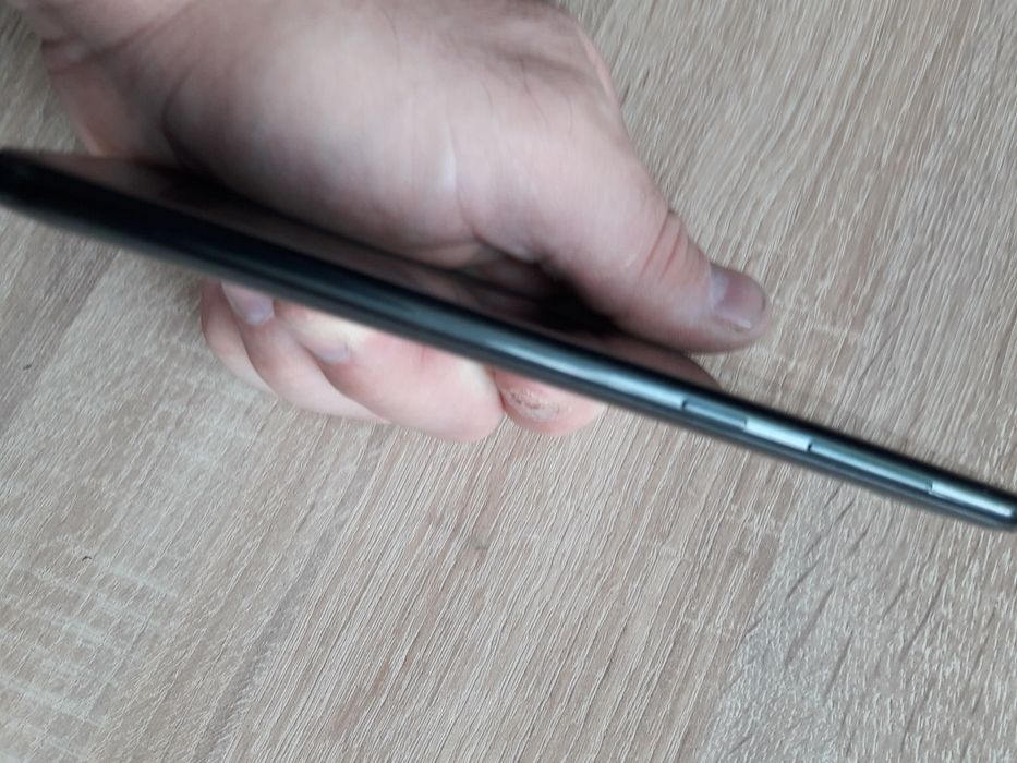 9продаю смартфон самсунг А20 на3/32