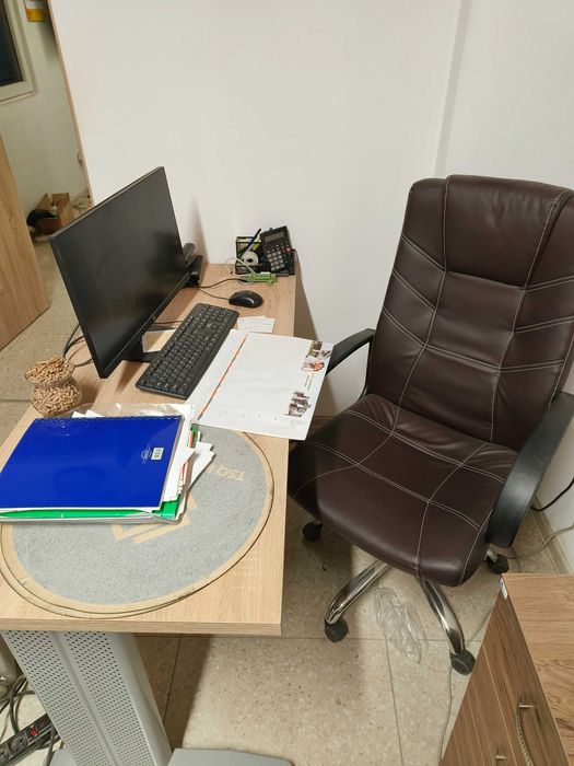 Sprzedam kompletne stanowisko do biura