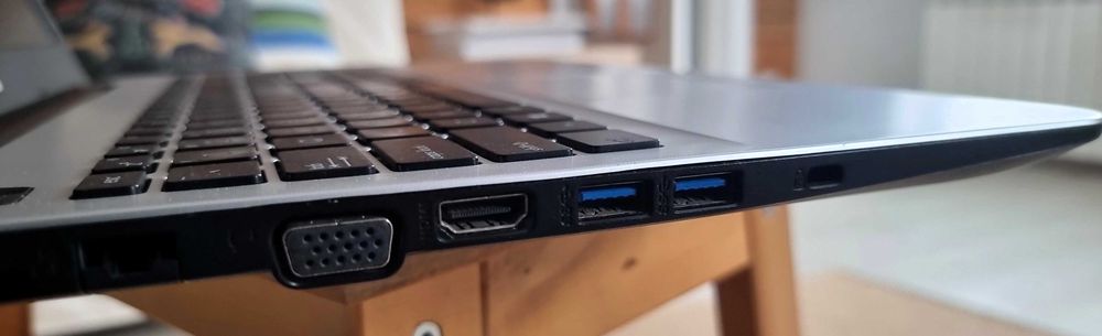 Laptop ASUS R556L i3 4005U,4GB RAM, NVIDIA GeForce 920M dysk 931GB