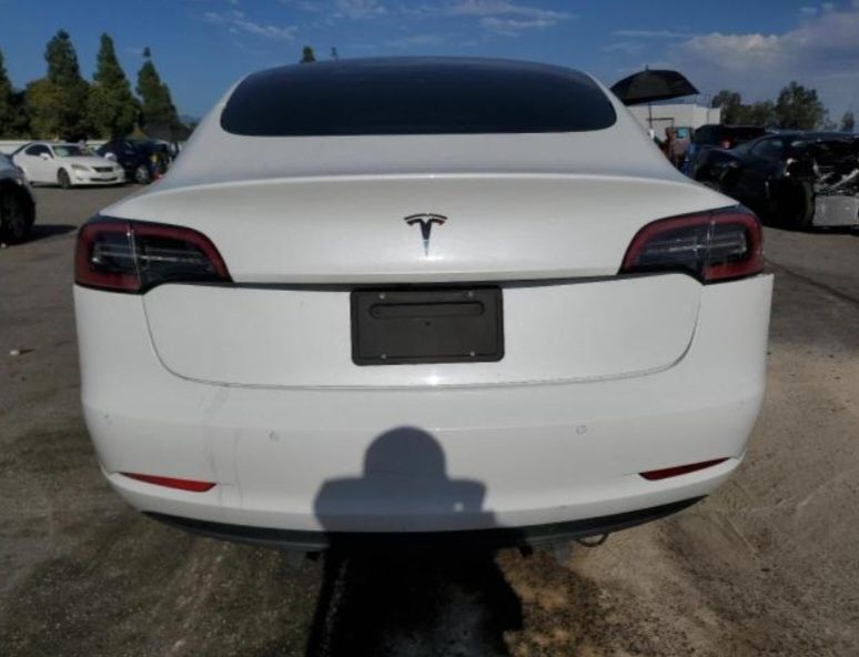 Tesla model 3 (2021)