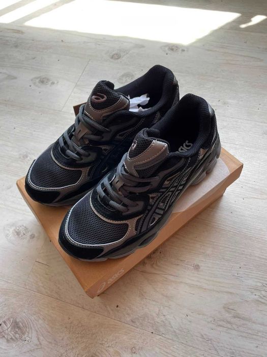 Asics Tamanho 40.5 – Novas com Etiqueta