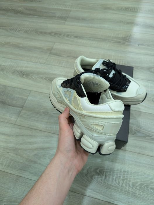 Кросівки білі Adidas Raf Simons Ozweego 3  43