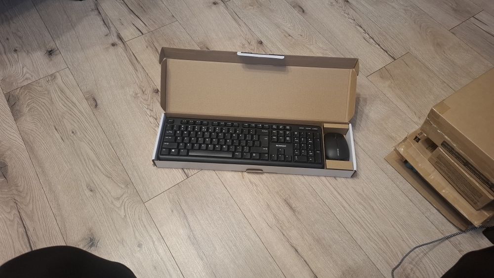 Bezprzewodowa klawiatura i mysz SilverCrest