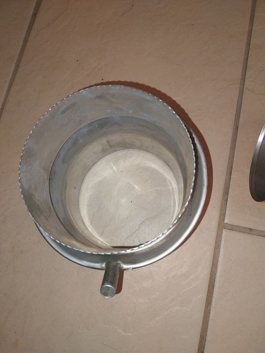 Kolano  fi 130 z odskraplaczem poziomym