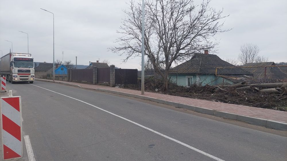 Продам 8 соток. Вул.І.Франка,26.