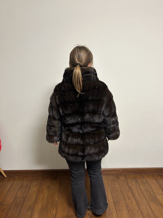 Норкова шуба коротка