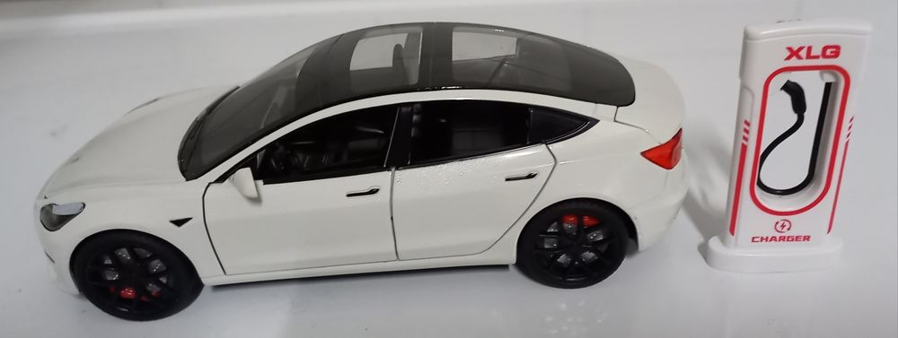 Tesla Model 3 Miniatura esc 1/24
