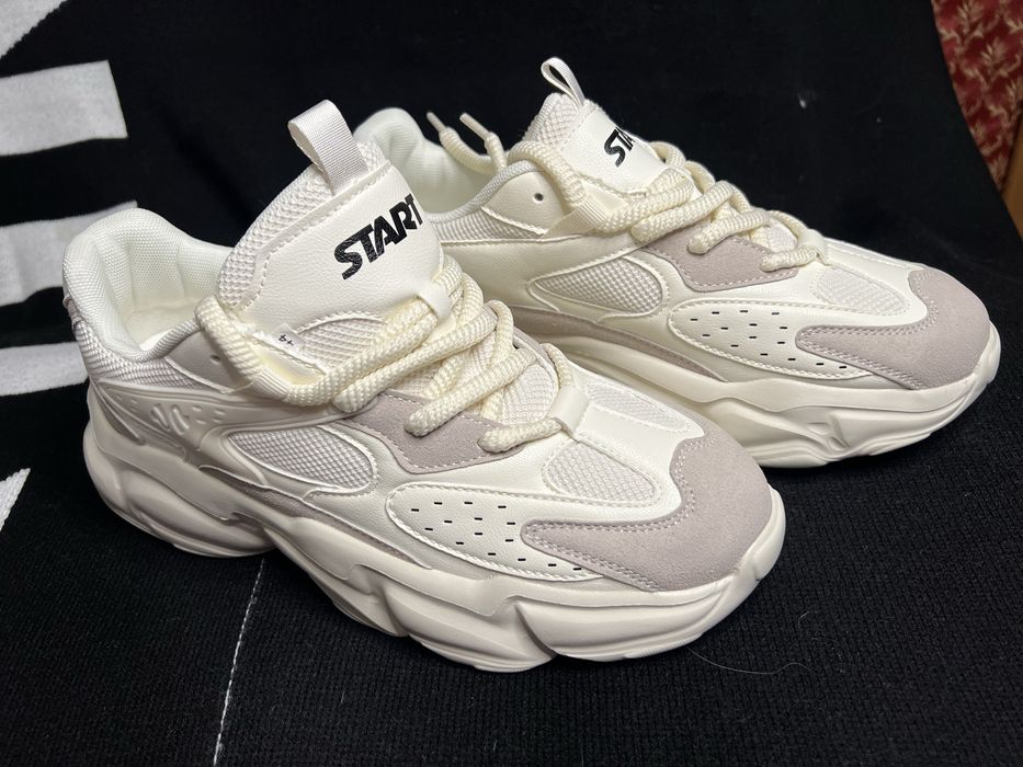 Кросівки чоловічі