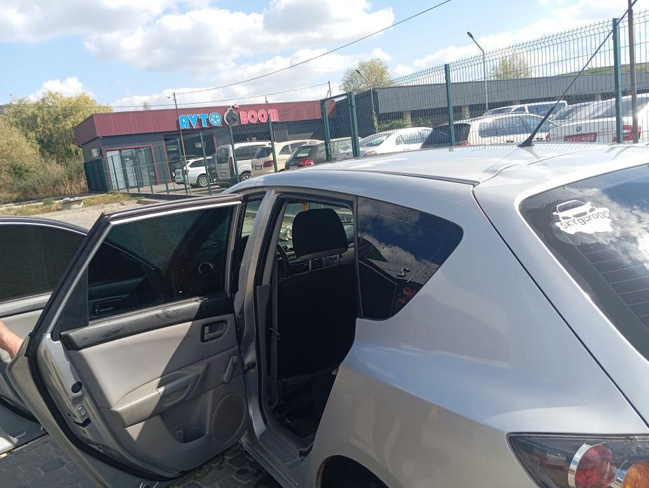 Автомобіль Mazda