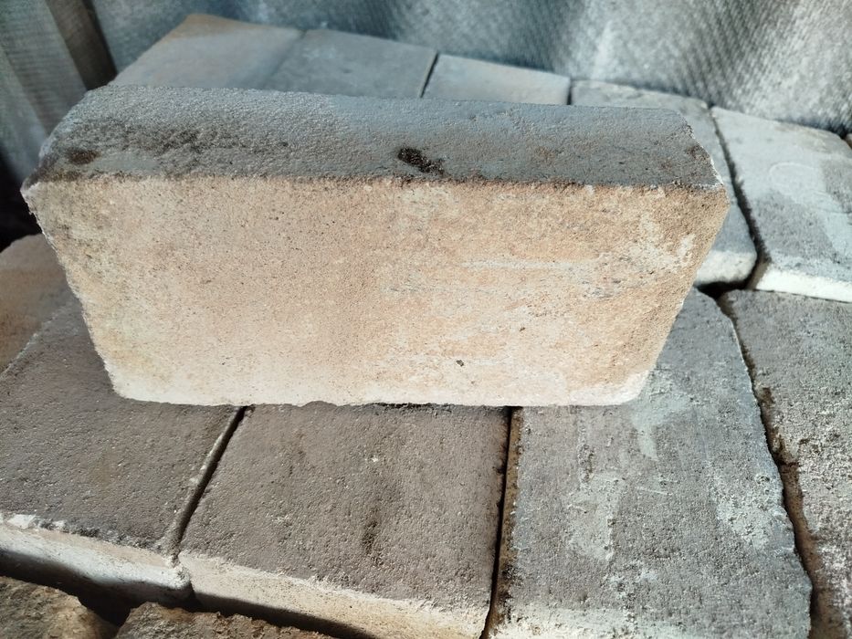 Продаю Шамотный б/у кирпич в отличном состоянии!
В наличии: