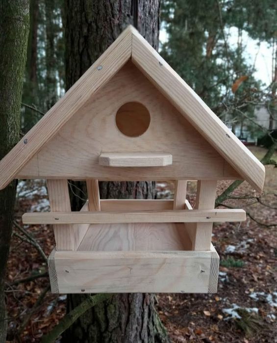 Karmnik dla ptaków.