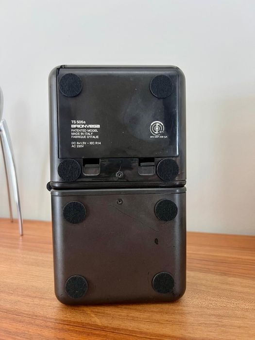 Rádio preto Brionvega cubo - vintage