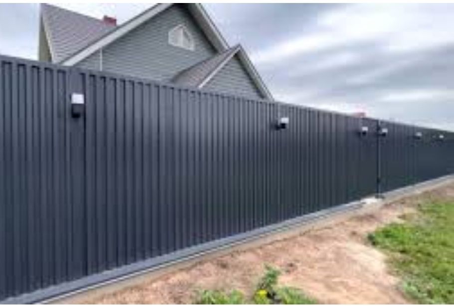 Заборы из металлопрофиля