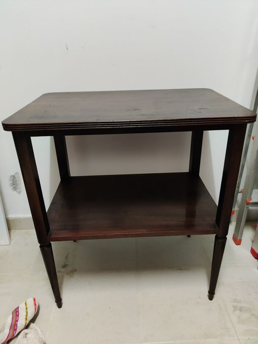 Mesa de madeira antiga