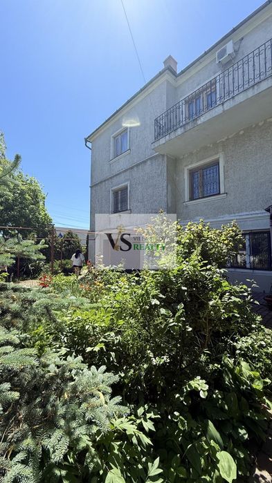 Продаж будинку: 11 кімн., 485 м² на 11 сотках у Лиманці!