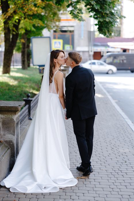 Весільна сукня у розмірі М