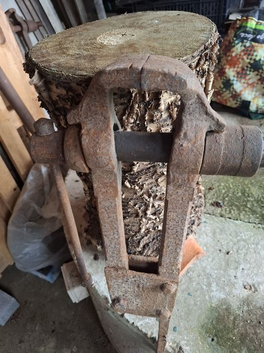Blacksmith's Vertical Lathe424492810235422725