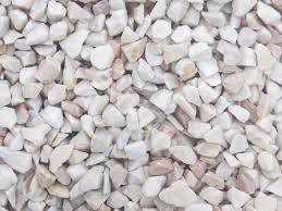 grys biały białe kamyczki kamien do ogrodu ozdobny
