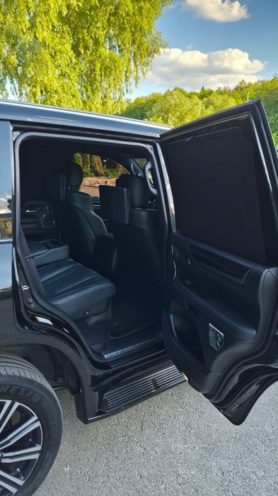 LEXUS LX570 Luxury + F Sport. 2019 год. Пробег 116 000