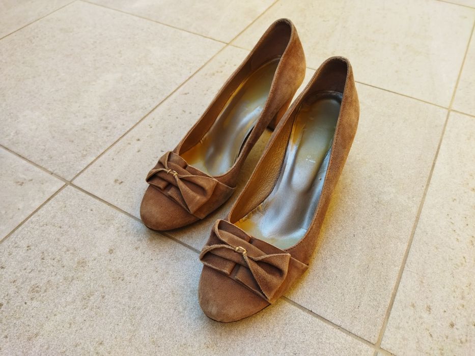 Sapatos de camurça em pele, da Bianca