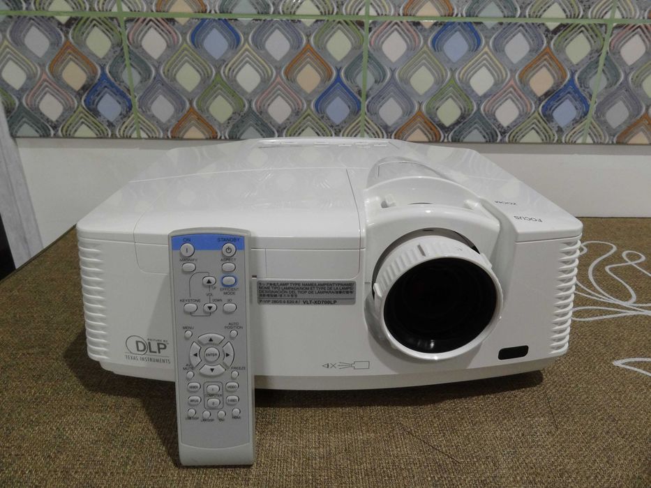 Mitsubishi FD730U FullHD 1080p 4100Lm Широкоформатний проектор