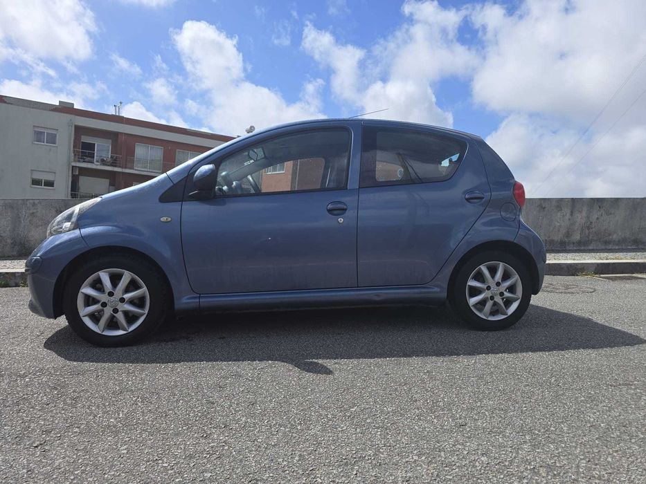 Toyota Aygo de 2008 , conta com 196.000km. O carro esrá impecável, não tem nada a fazer
