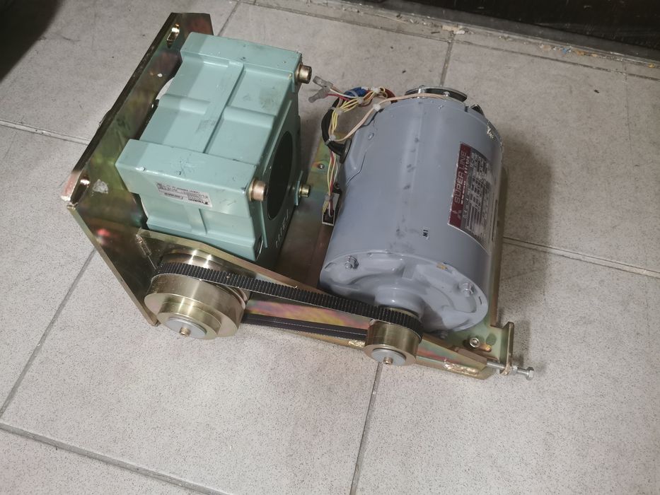 Przekladnia, reduktor z silnikiem