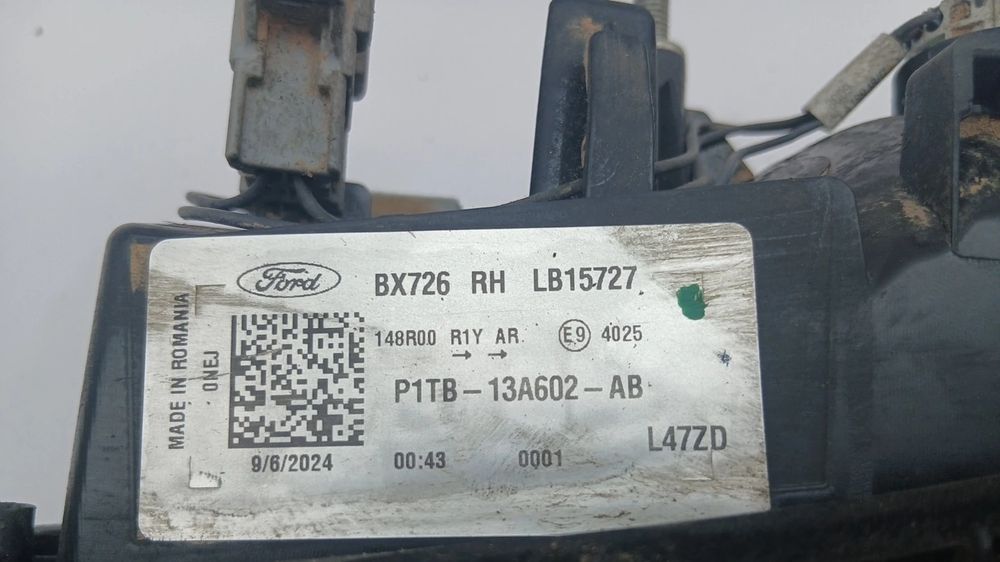 Farolim da mala direito FORD Puma (J2K, CF7)